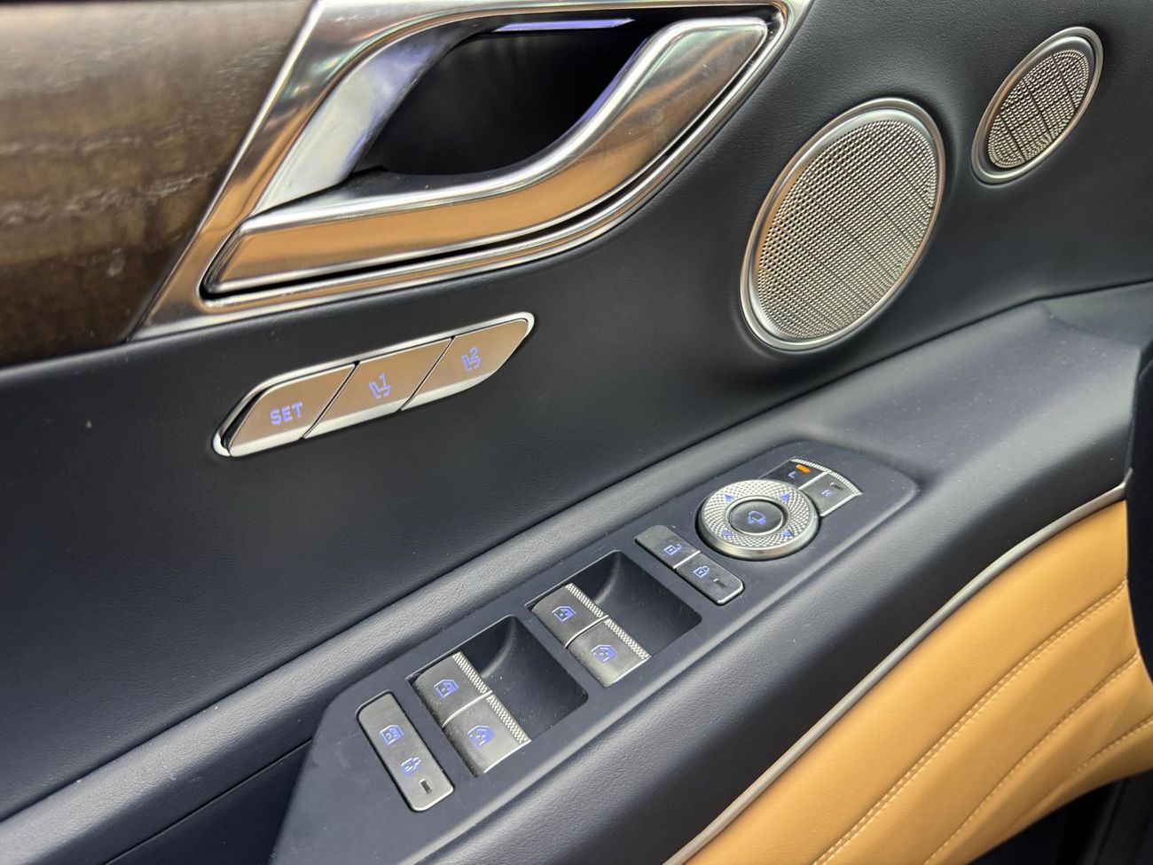 Genesis GV80 Royal 3.5L AWD 2024 Genesis GV80, April 2029 Genesis Warranty + Service Pack, Very Low Kms, GCC