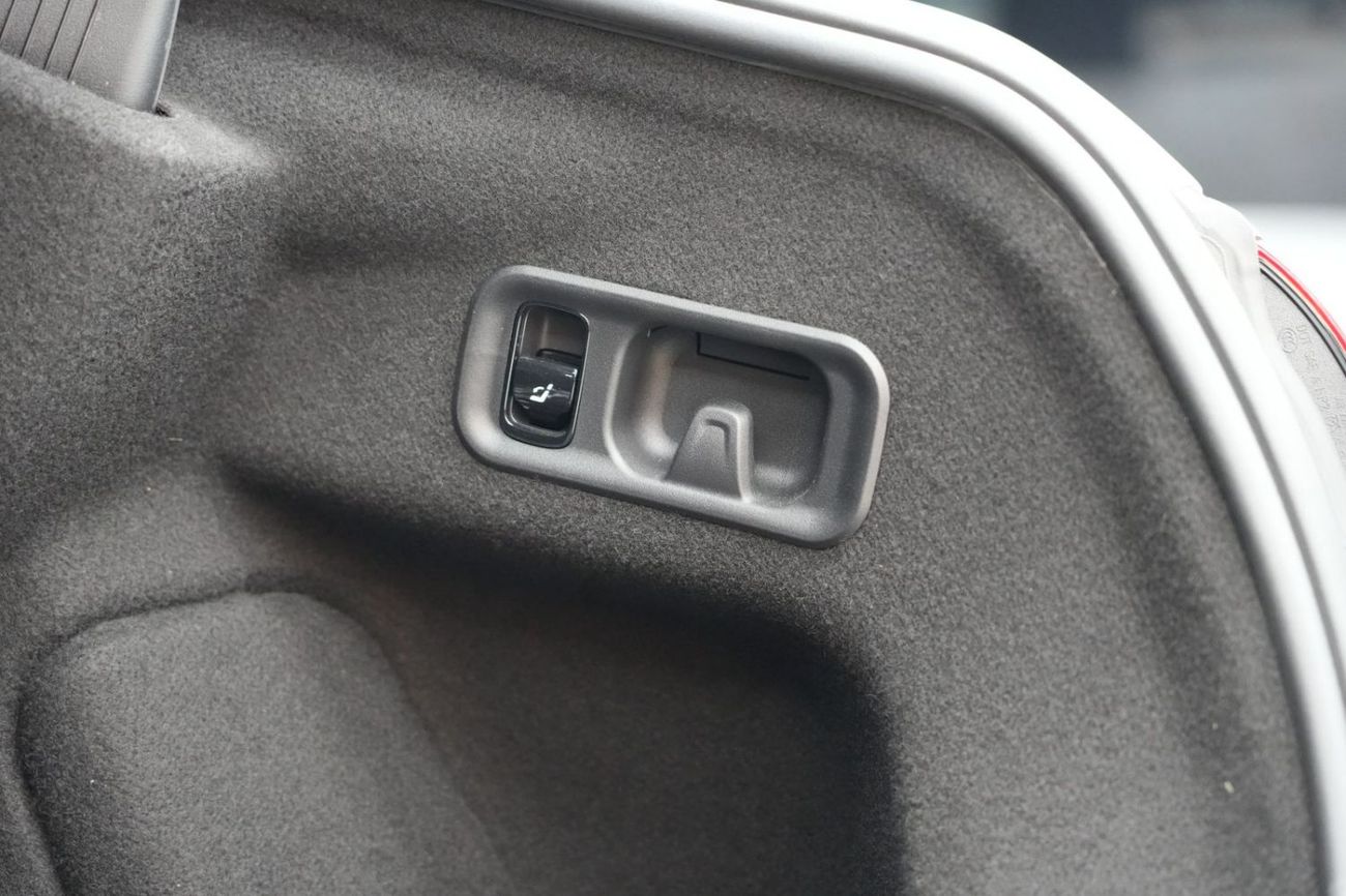 Mercedes-Benz E300 Mercedes-Benz E 300 | 2025 GCC 0km | Agency Warranty | AMG Sports Package | Black Piano Trim