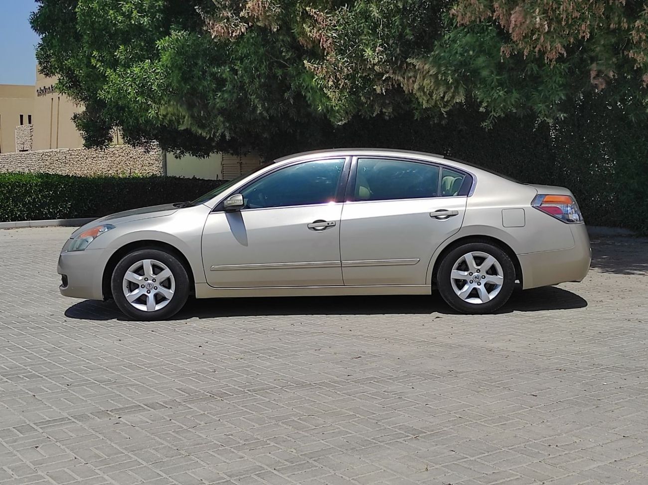 Nissan Altima Nissan Altima 2009 Gcc V4 full automatic Frist owner