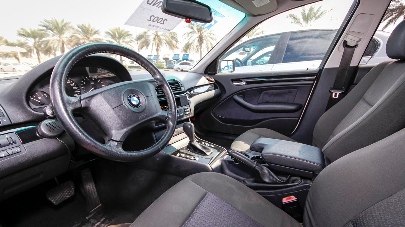 بي أم دبليو 325 i