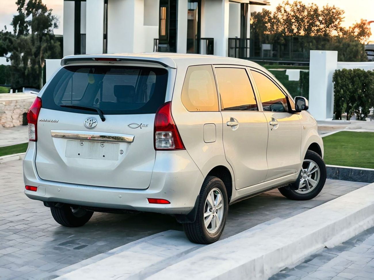 Toyota Avanza AED 780 PM | TOYOTA AVANZA SE 1.5L V4 RWD | 7 SEATER | 0% DP | ORIGNAL PAINT | WELL MAINTAINED