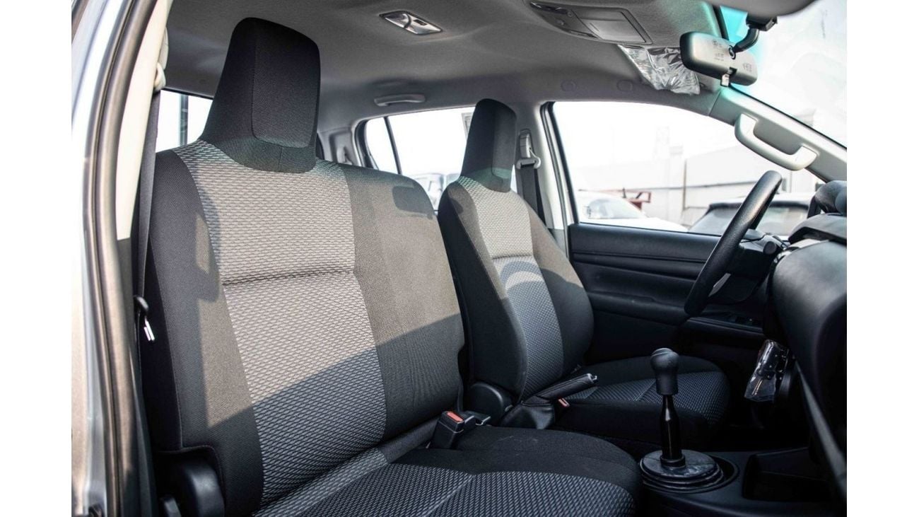 Toyota Hilux 2023 Toyota Hilux 4x4 DC 2.4 DLS - Silver inside Black