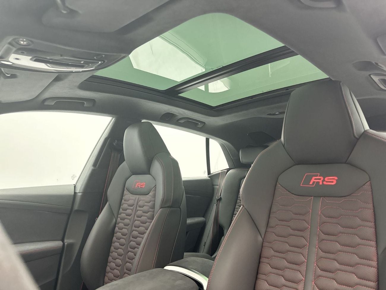 أودي RSQ8 RS Q8 SUV Performance 640hp Carbon Edition (Ref# 23677)