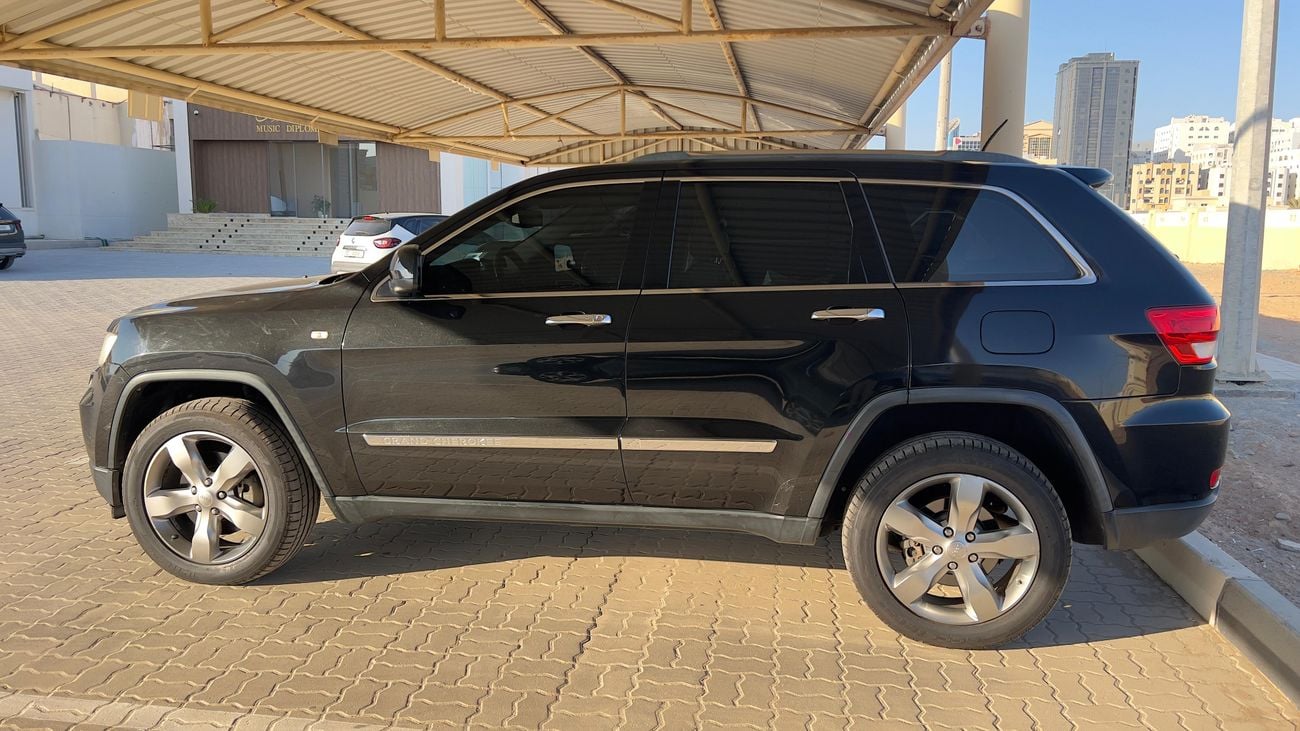 جيب جراند شيروكي Overland 5.7L (360 HP)