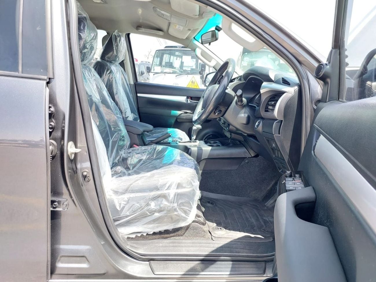 تويوتا هيلوكس TOYOTA HILUX PICKUP RHD 2017 MODEL 2.8 L DIESEL AUTOMATIC(PM93721)