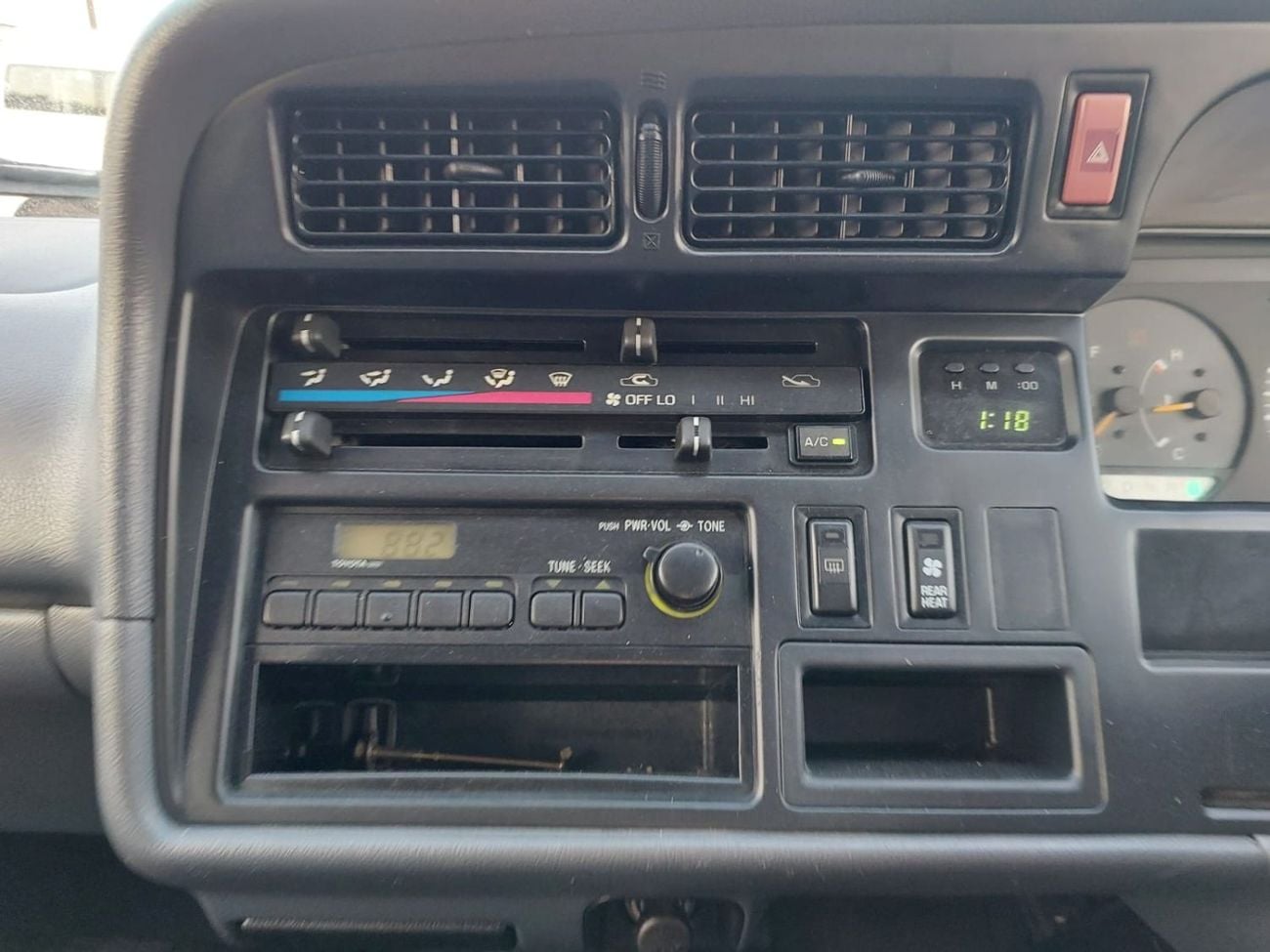 Toyota Hiace 2000 TOYOTA HIACE VAN RHD DIESEL AUTOMATIC (PM00733)