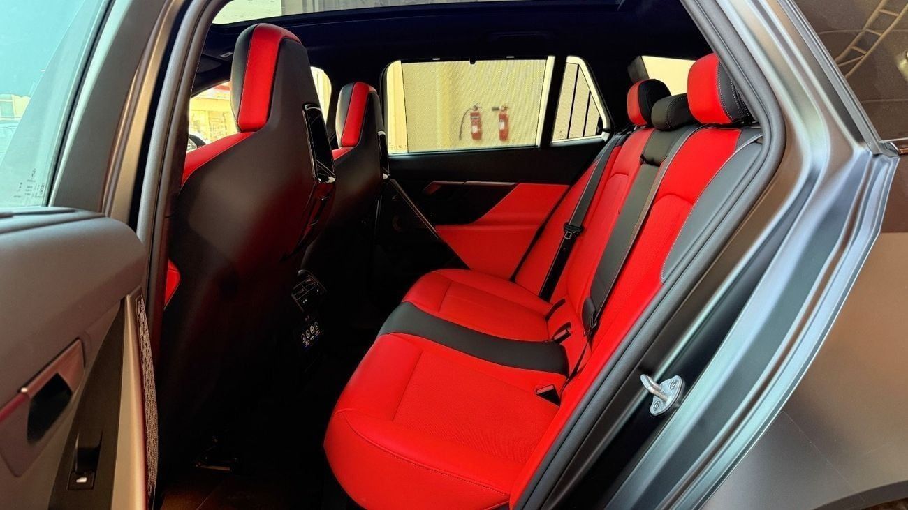 BMW M5 STD ( M5 competition Touring  4.4 L ( 727 HP