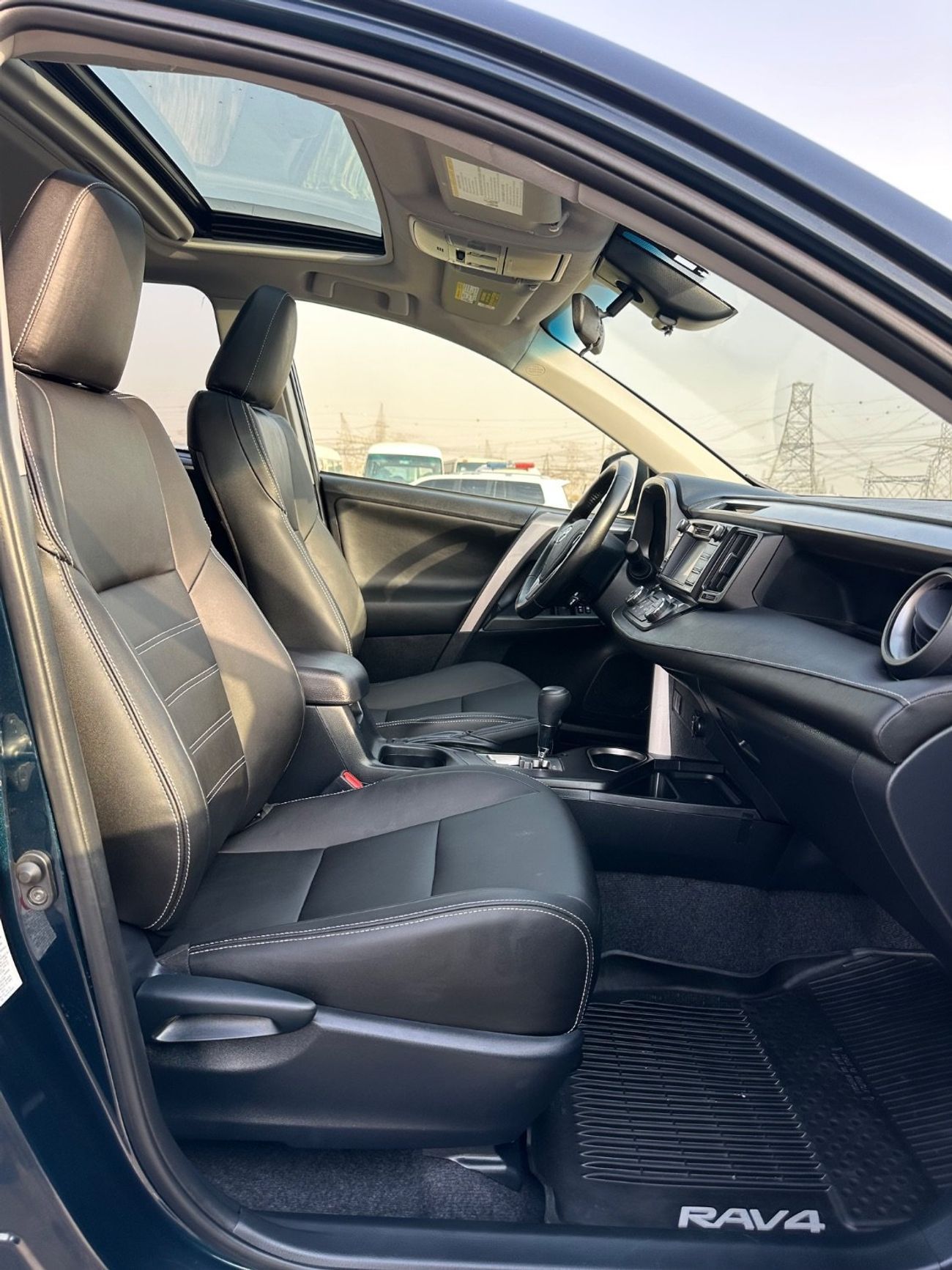 تويوتا راف ٤ XLE 2.5L