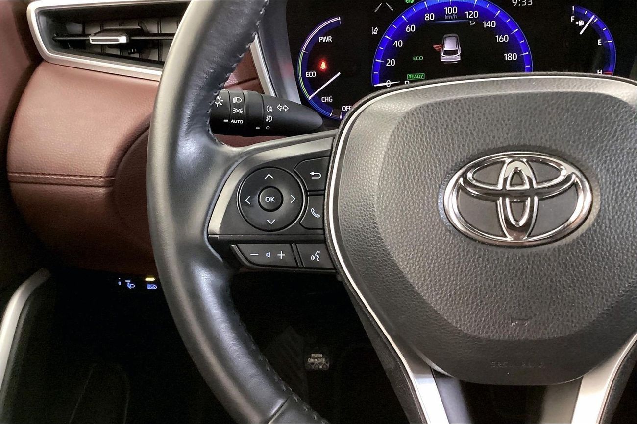 تويوتا كورولا كروس GLI | National Day Celebration | شامل الضمان | 0 ﺪﻔﻋﺓ ﺃﻮﻟﻯ