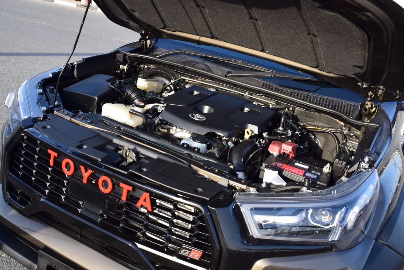 تويوتا هيلوكس 4X4 DIESEL 2.8L KING CAB (Export Only)