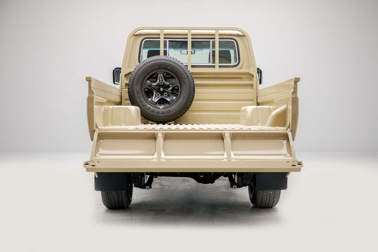 تويوتا لاند كروزر بيك آب LC79 4.0L - Beige Inside Beige | Export Only