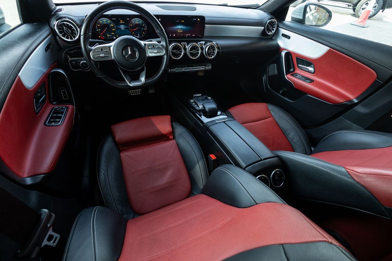 Mercedes-Benz CLA 250 Std 2.0L (221 HP)