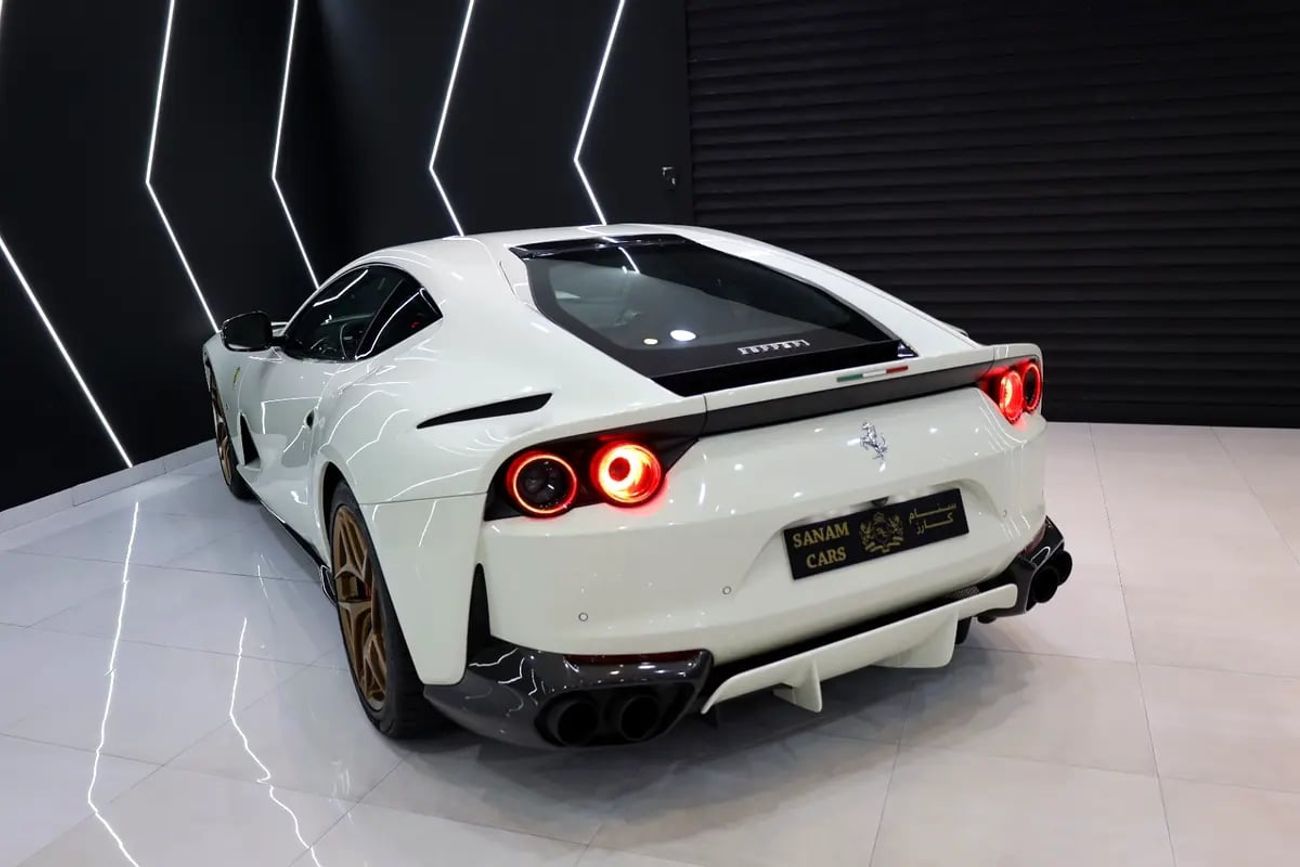 Ferrari 812 Superfast Passenger Display, Carbon Fiber Exterior/Interior, GCC Specs!!
