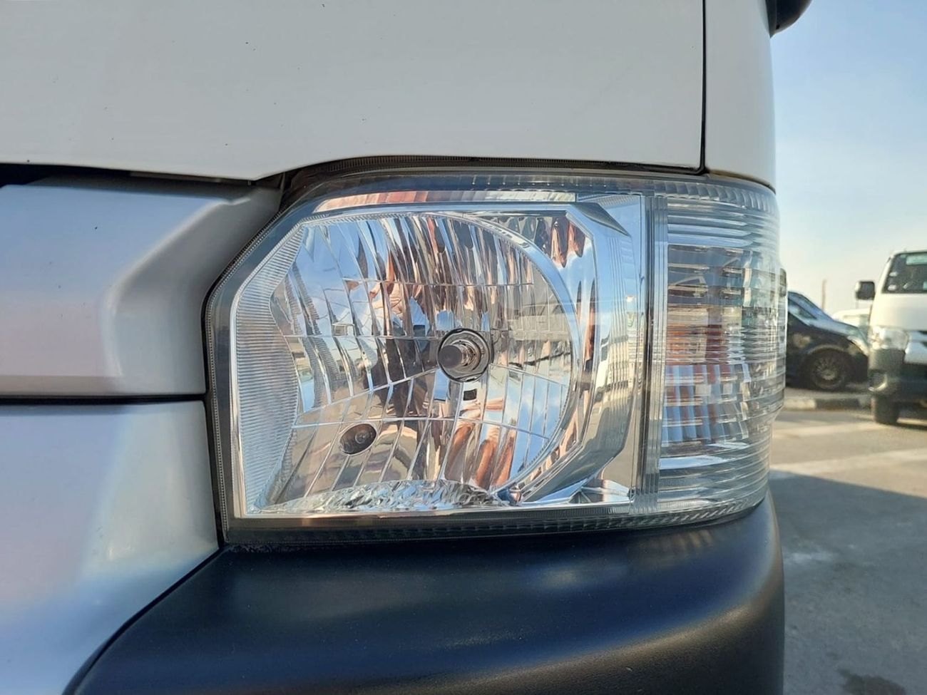 Toyota Hiace TOYOTA HIACE VAN RHD 2015 MODEL 3.0 L DIESEL AUTOMATIC(PM16111)