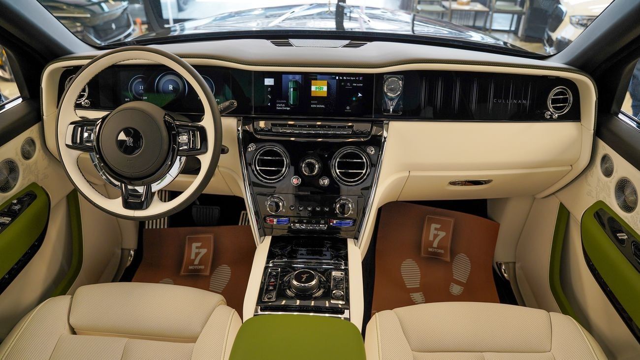 Rolls Royce Cullinan STD Rolls Royce Cullinan - Silver Badge - 2026