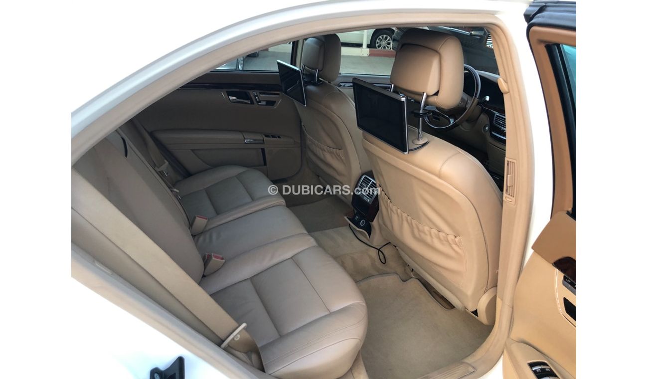 مرسيدس بنز S 350 موديل 2011 خليجي كت 63 فل مواصفات كراسي جلد ومثبت سرعه وتحكم كهربي كامل ونظام صوت ممتاز وبانوراما