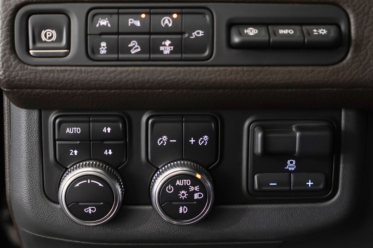 GMC Yukon Denali 6.2L (8 Seater)