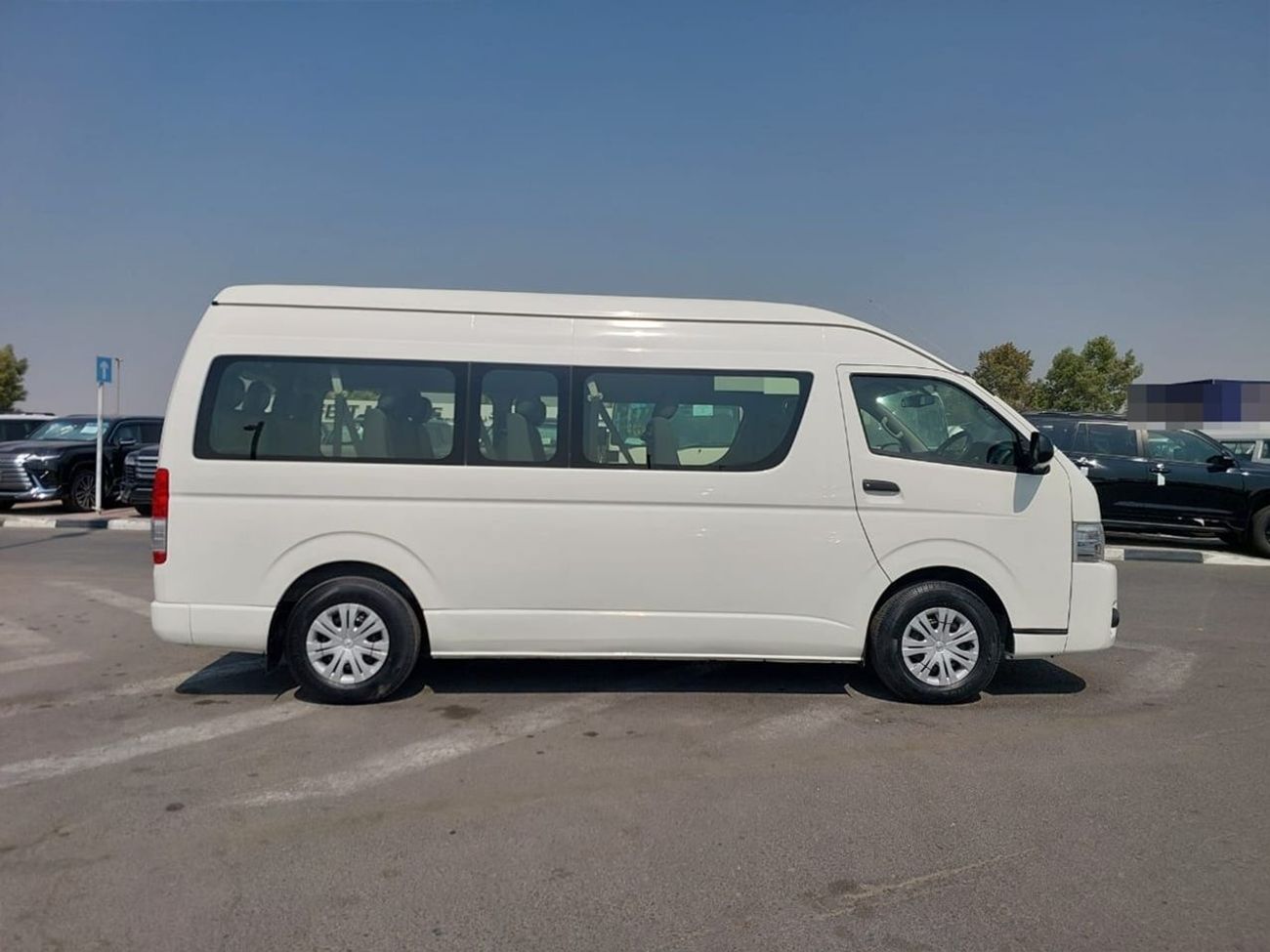 Toyota Hiace TOYOTA HIACE COMMUTER VAN RHD 2017 MODEL 3.0 L DIESEL AUTOMATIC(PM33188)