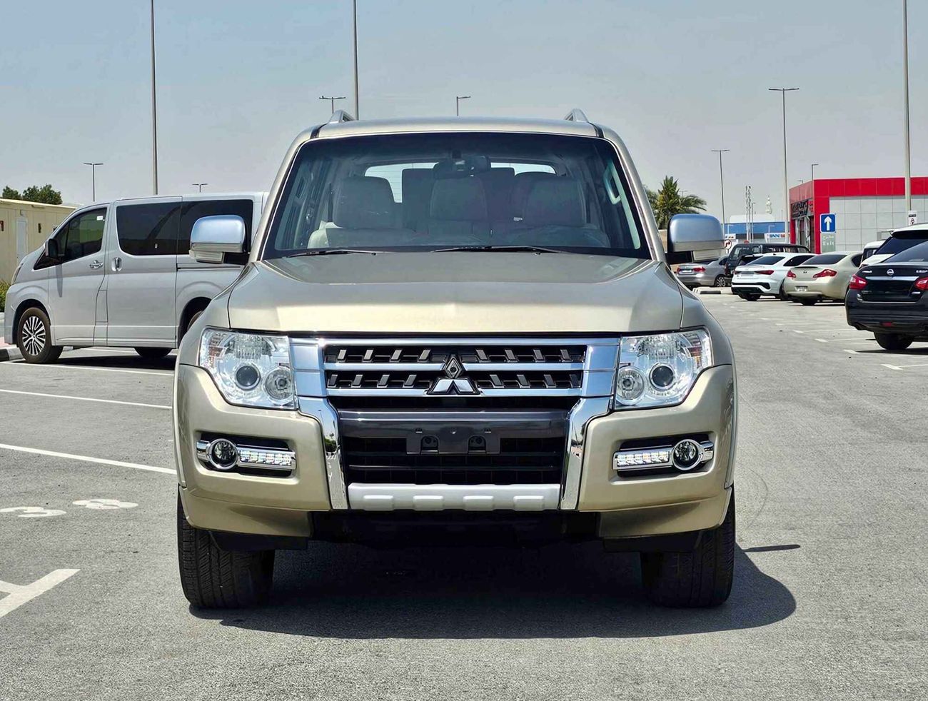 ميتسوبيشي باجيرو GLS 3.5/ 4WD/ DVD CAMERA/ LOW MILEAGE/861 MONTHLY/LOT#702054