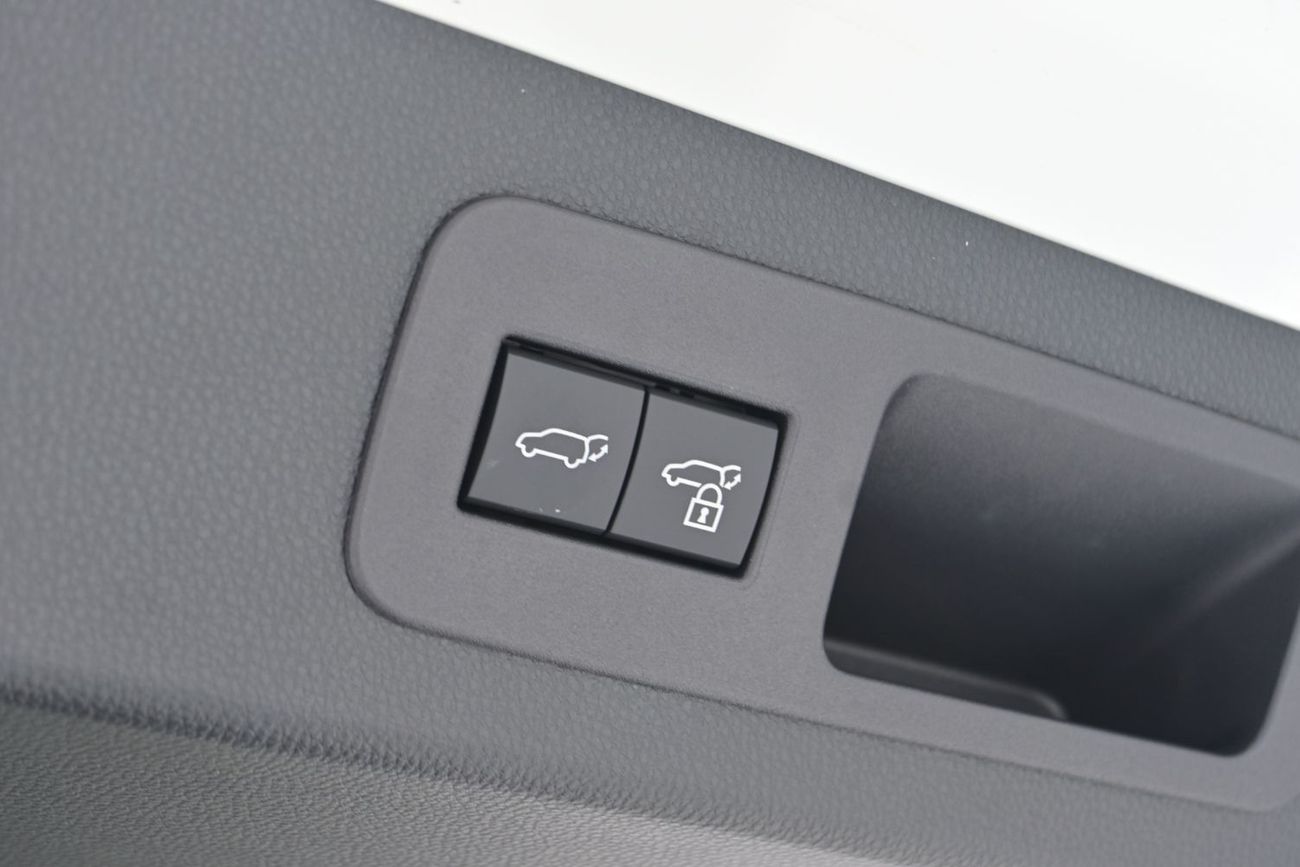 Toyota Land Cruiser GXR3 3.3L Toyota Land Cruiser GX-R 3.3L TwinTurbo V6 Diesel, 4WD