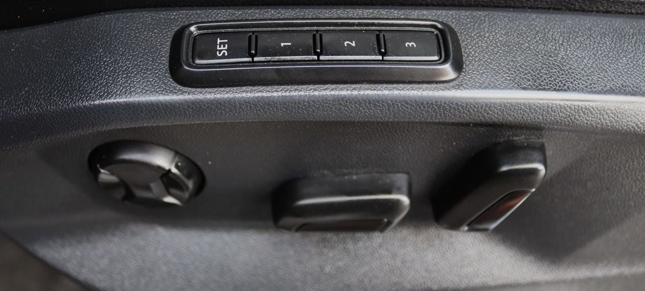 فولكس واجن تيجوان فولكس واجن تيجوان 2018 - خليجى - بدون حوادث - بمحرك 2.0 - فل أوبشن - دفع كلى - بحاله ممتازه