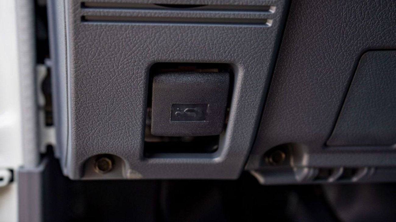 تويوتا لاند كروزر 70 LC78 4.2D MT MY2024 – WHITE