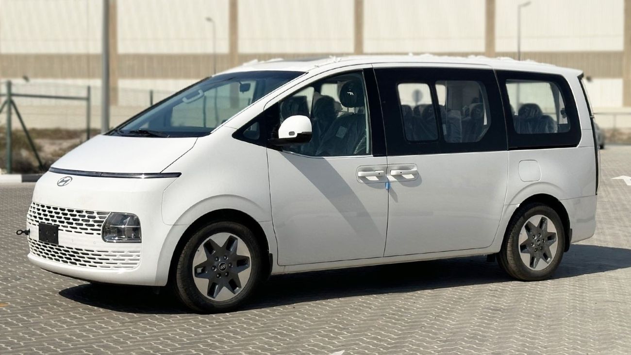 Hyundai Staria Hyundai STARIA 3.5L 11 STR Premier AT