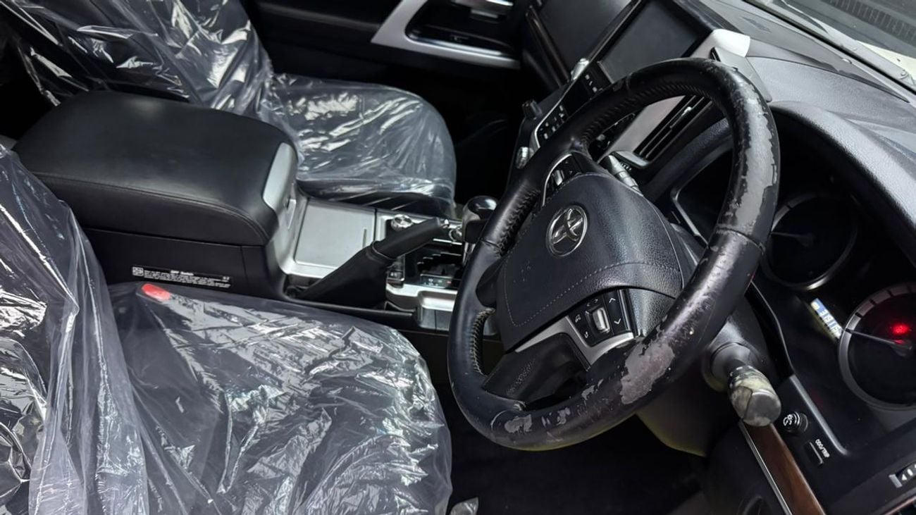 تويوتا لاند كروزر diesel 4.5 liter ,right hand drive ,full option ,for export only