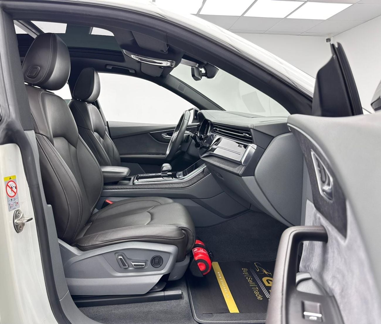 Audi Q8 2019 Audi Q8 55TFSI Quattro S-line, 1 Year Warranty Unlimited Km, Full Service History, GCC