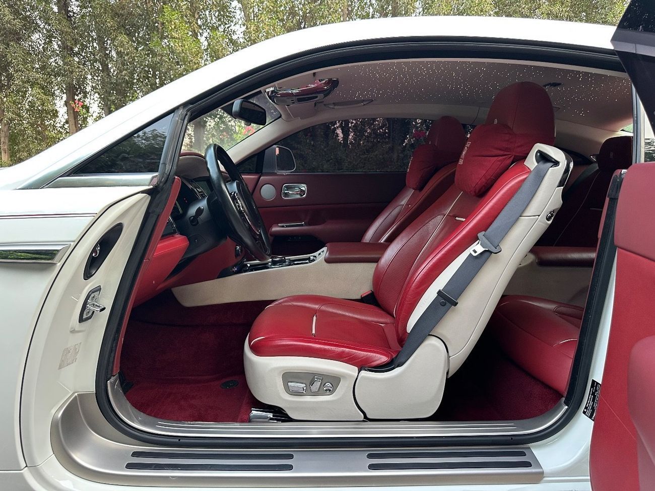 رولز رويس واريث 2015 Rolls Royce Wraith | GCC Specs | 6.6L V12 | 624 HP | 109K KM | Starlight Headliner | Excellent