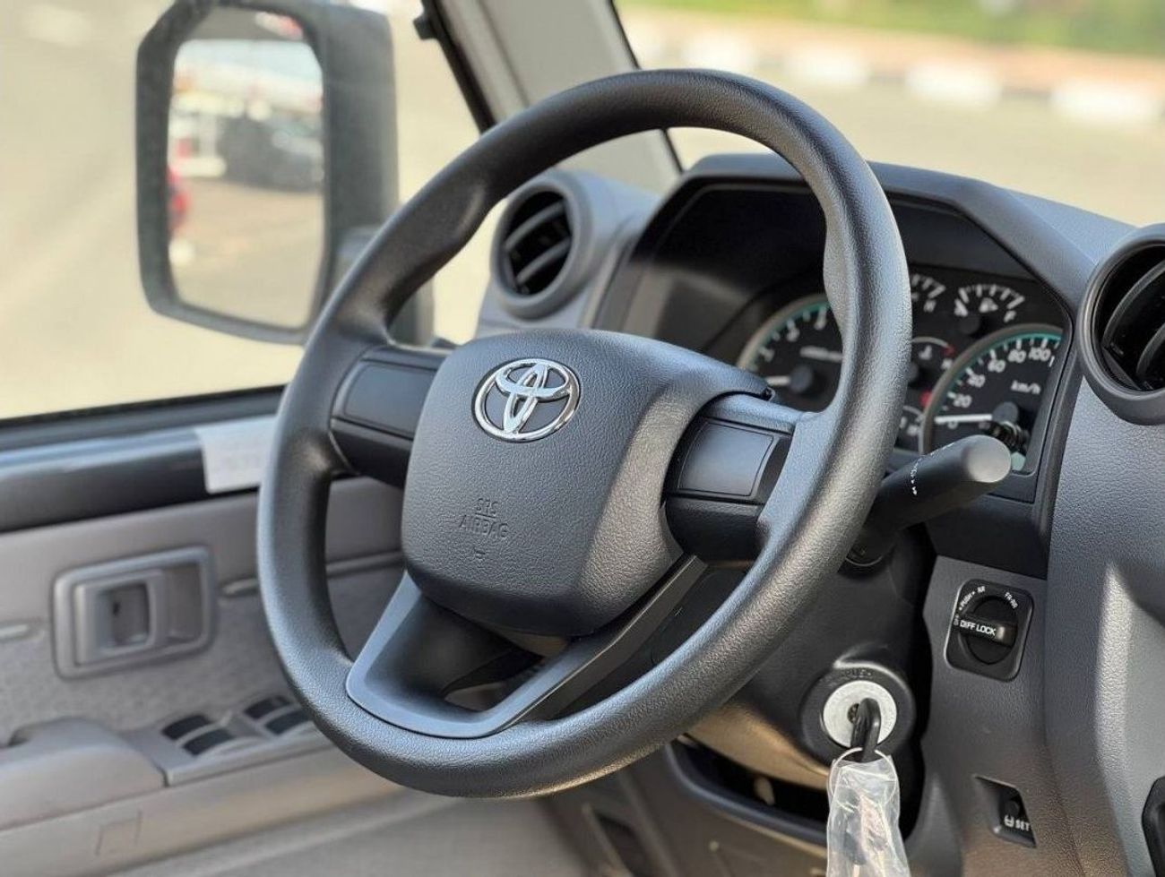 Toyota Land Cruiser Pick Up LC79 4.0L PTR A/T D/C // 2024 // MID OPTION WITH POWER WENDOS , DIFF LOCK , WINCH // SPECIAL OFFER /