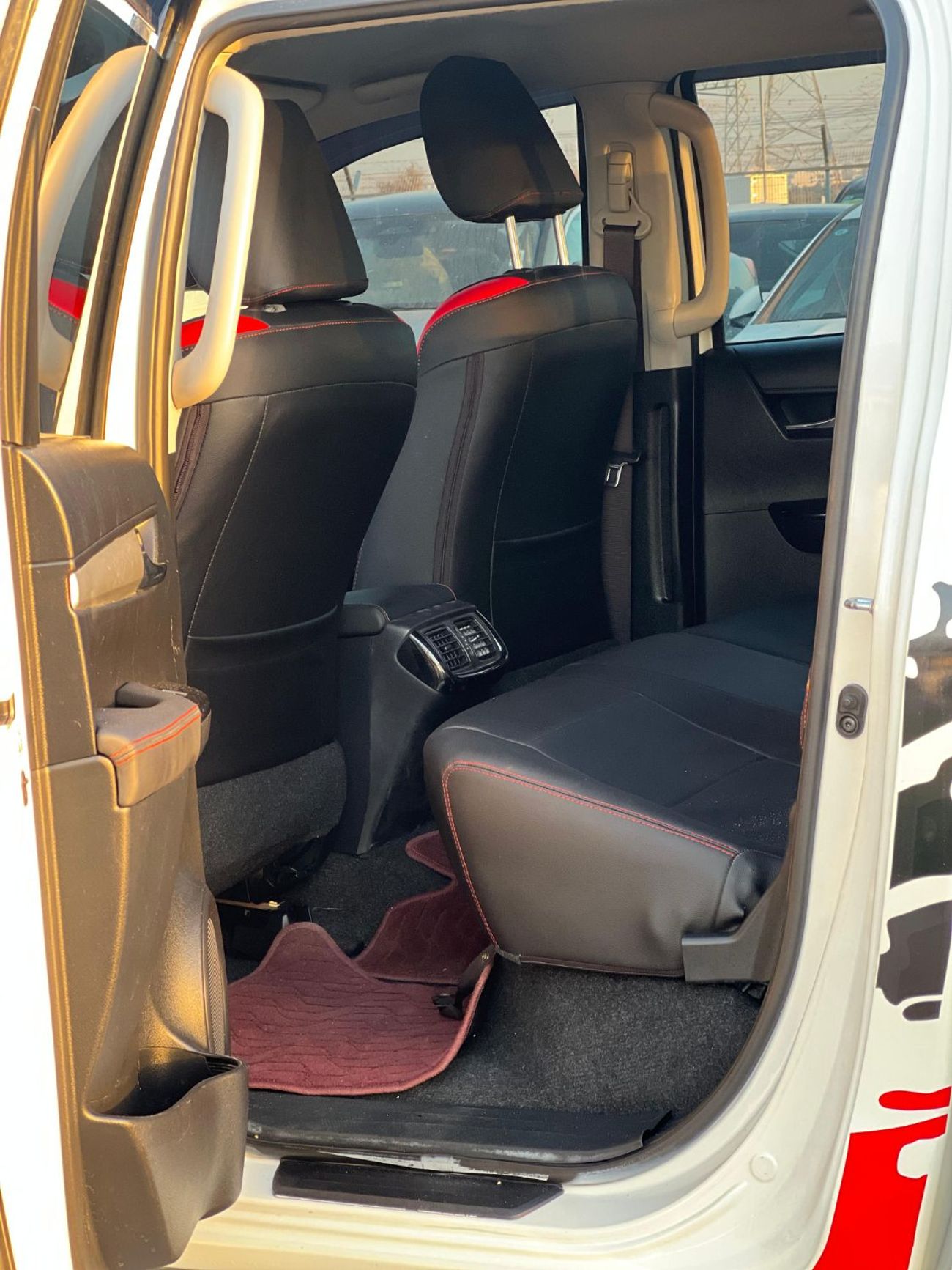 Toyota Hilux Toyota Hilux 2016model Modified 2024 Adventure 2.7 4x4 petrol Engine Colour white push start Transmi