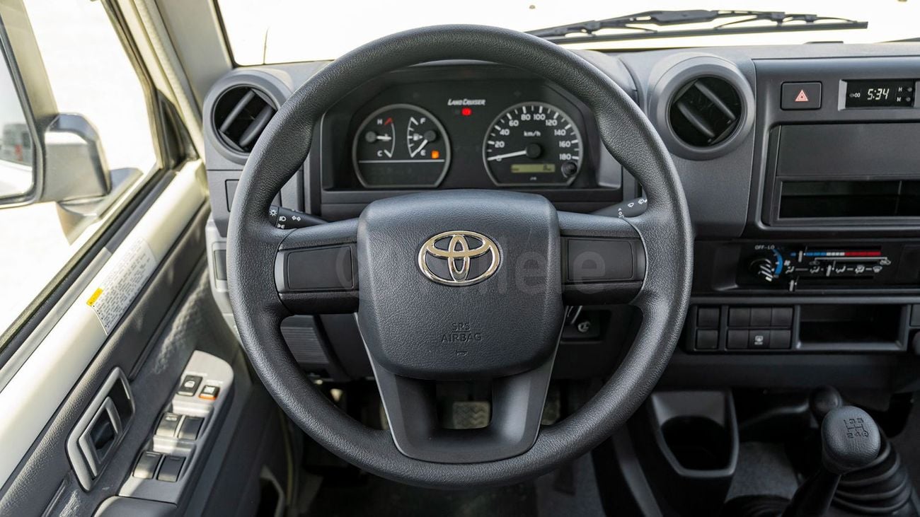 تويوتا لاند كروزر 76 TOYOTA LAND CRUISER 76