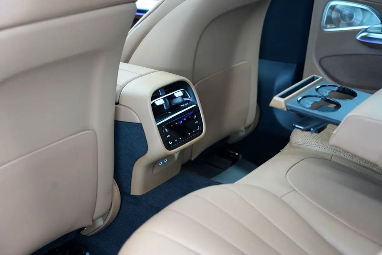 Mercedes Benz E300 E 300 | GCC 0km | Agency Warranty | AMG Package