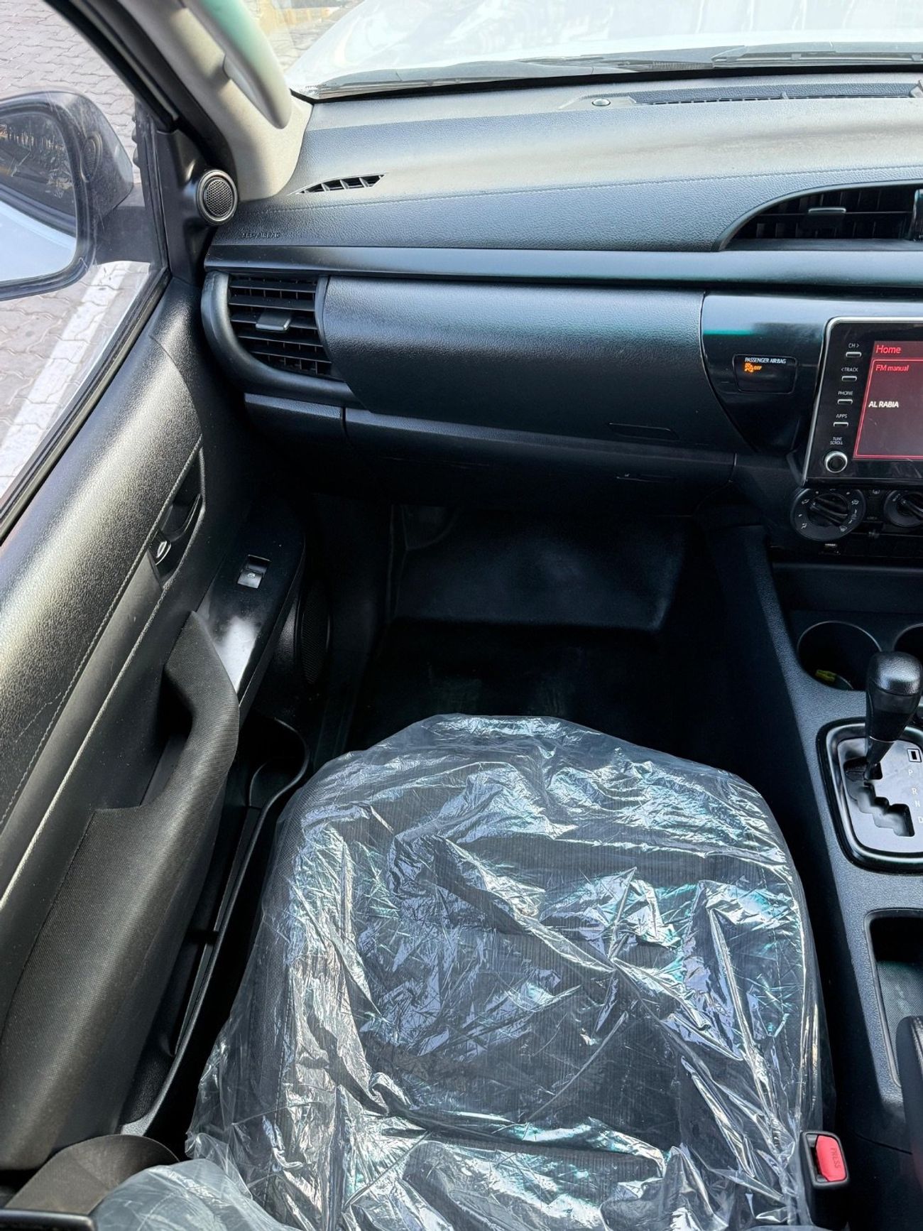 تويوتا هيلوكس Facelift SR Right Hand Drive