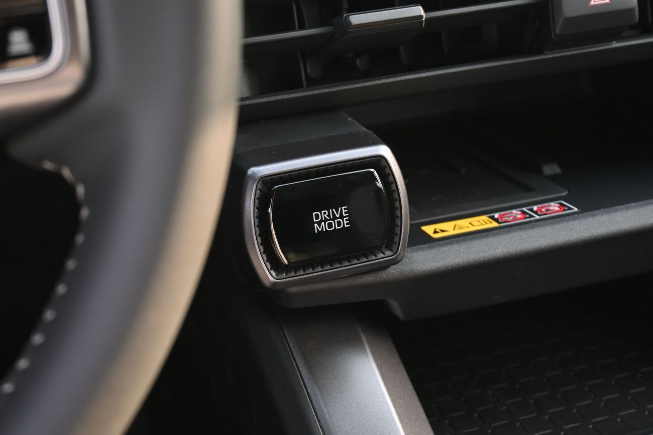 تويوتا راف ٤ LUXURY HEV (NON GCC) 2.5L Hybrid AWD, Chinese Specs