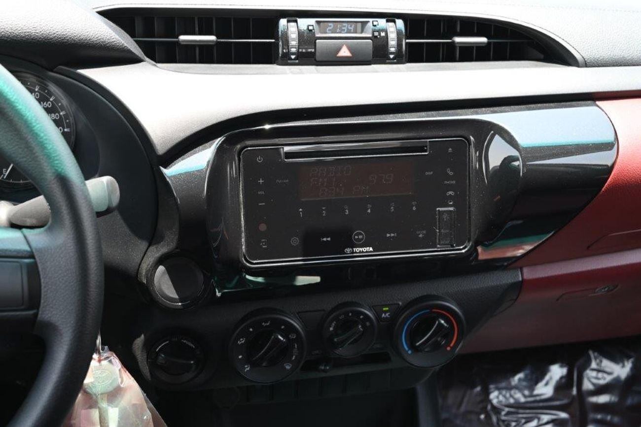 تويوتا هيلوكس Double Cabin 2.4L Diesel Pickup Manual Transmission
