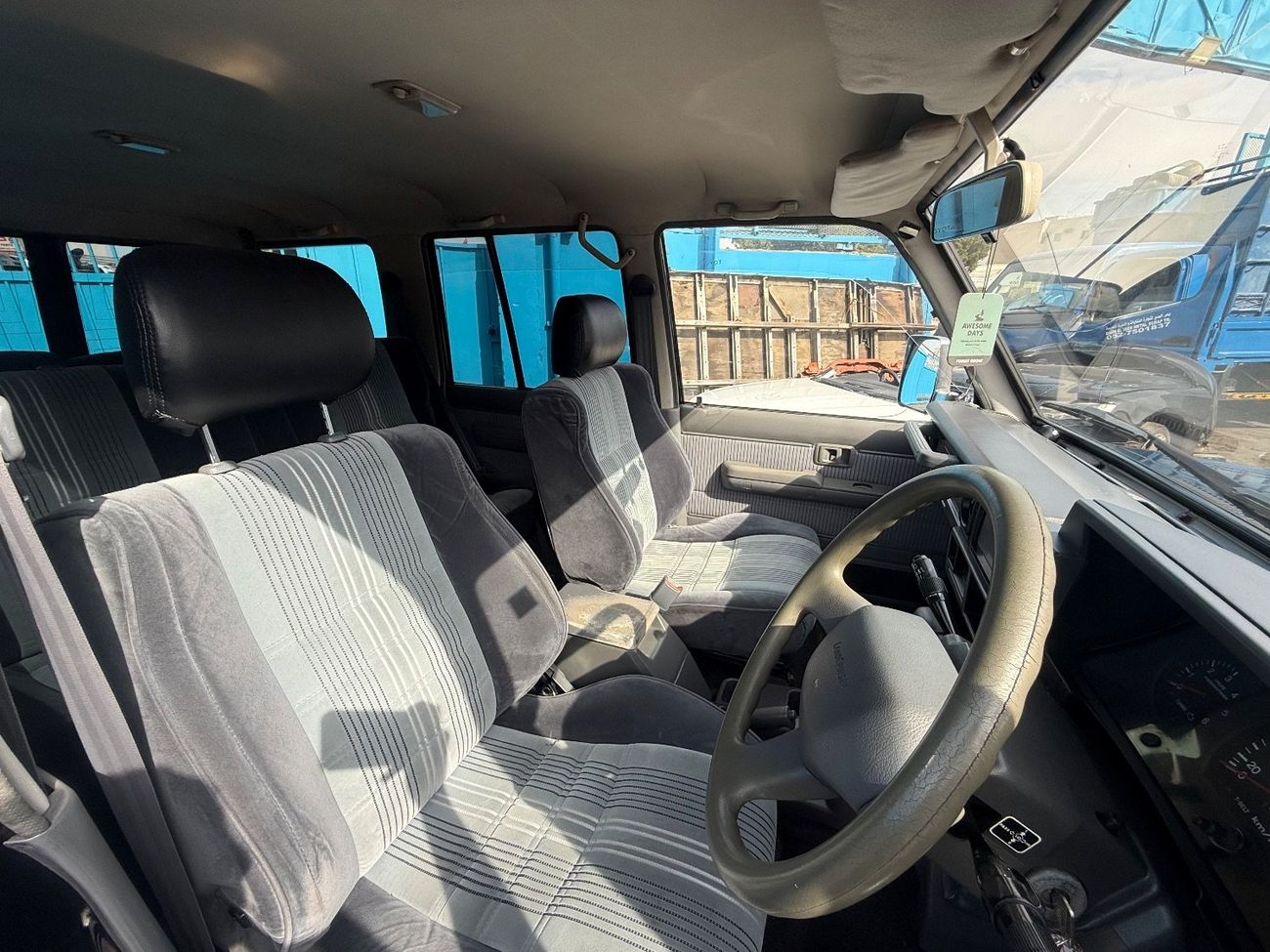 تويوتا لاند كروزر 70 4WD- 7 Seater