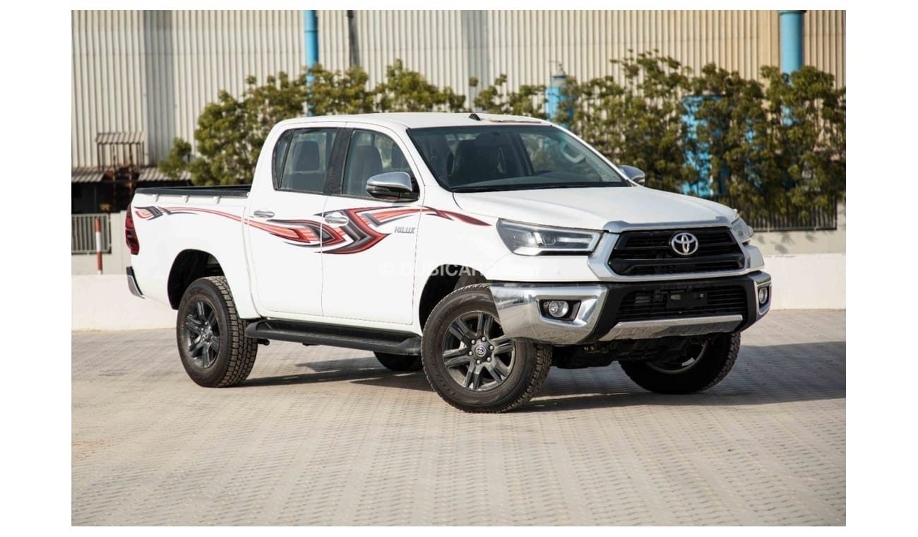 Toyota Hilux 2023 Toyota Hilux 4x4 DC 2.8 D AT SR5 - White inside Maroon | Export Only