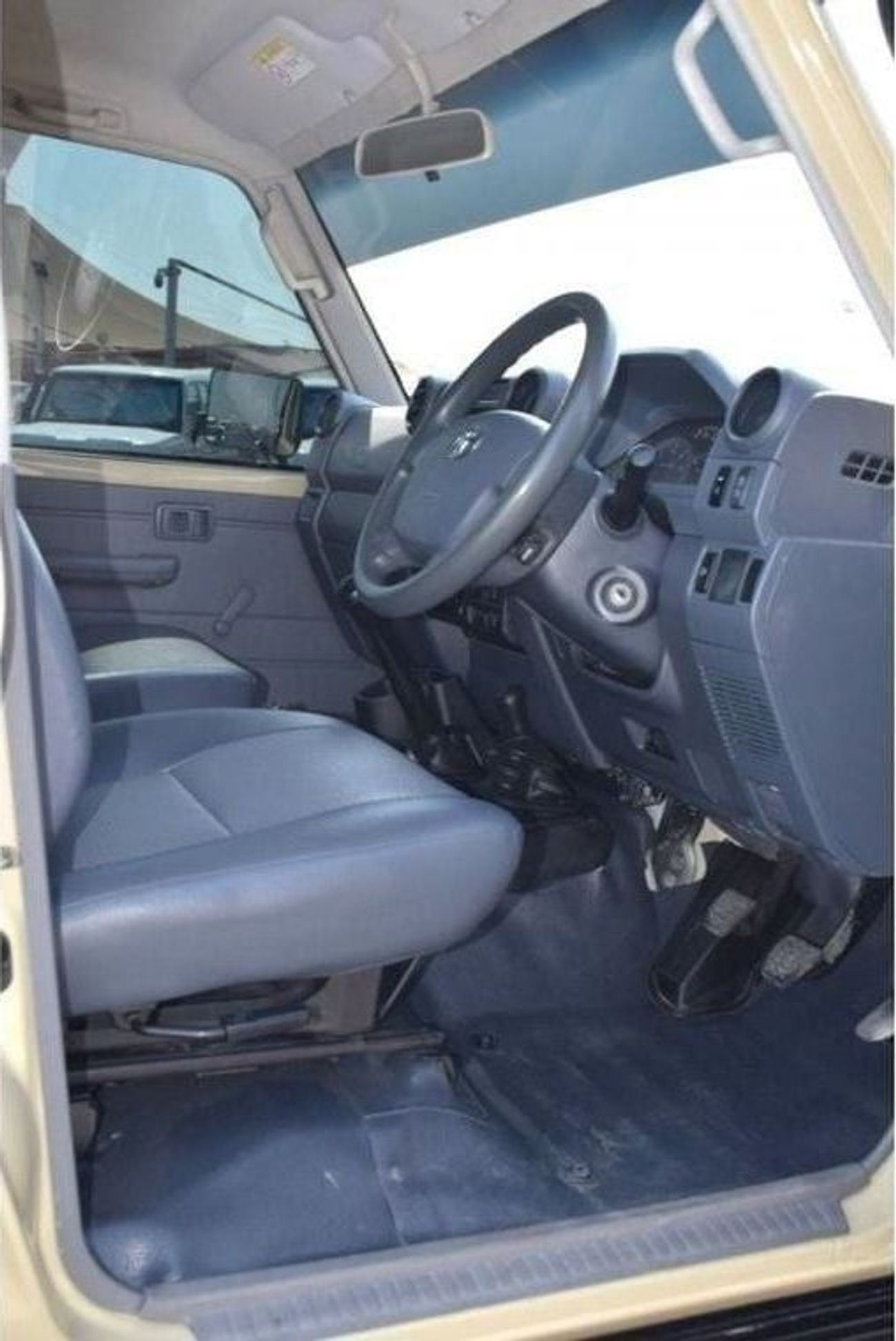 تويوتا لاند كروزر بيك آب 4dr Double Cab Utility, 4.5L 8cyl Diesel, Manual, (Right Hand)