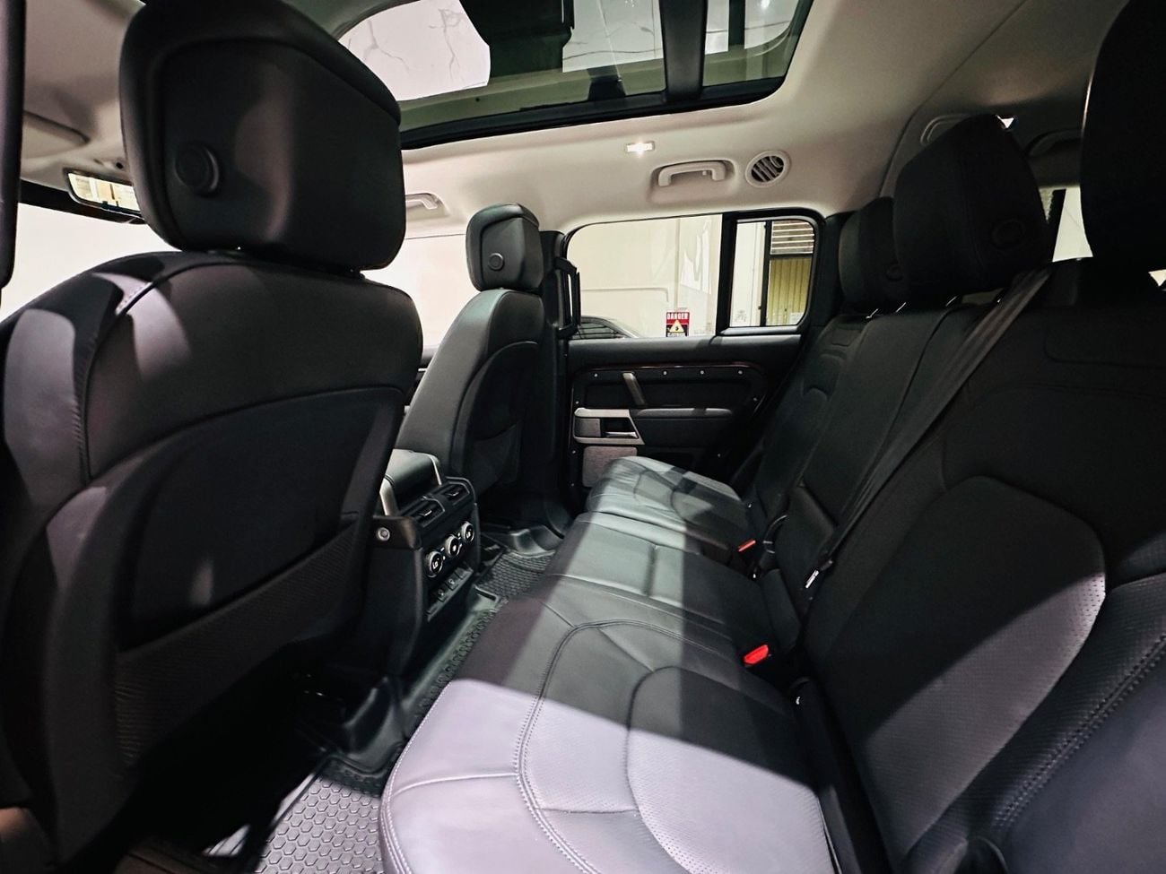 Land Rover Defender 130 SE P400 X Dynamic (7 Seater)