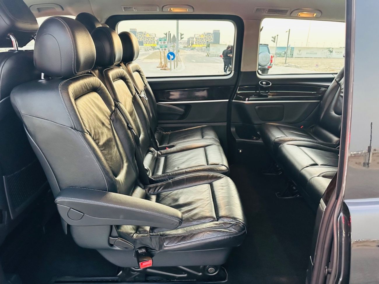 مرسيدس بنز V 250 موديل 2018 خليجي فل مواصفات بانوراما وتحكم كهربي كامل ونظام صوت ممتاز