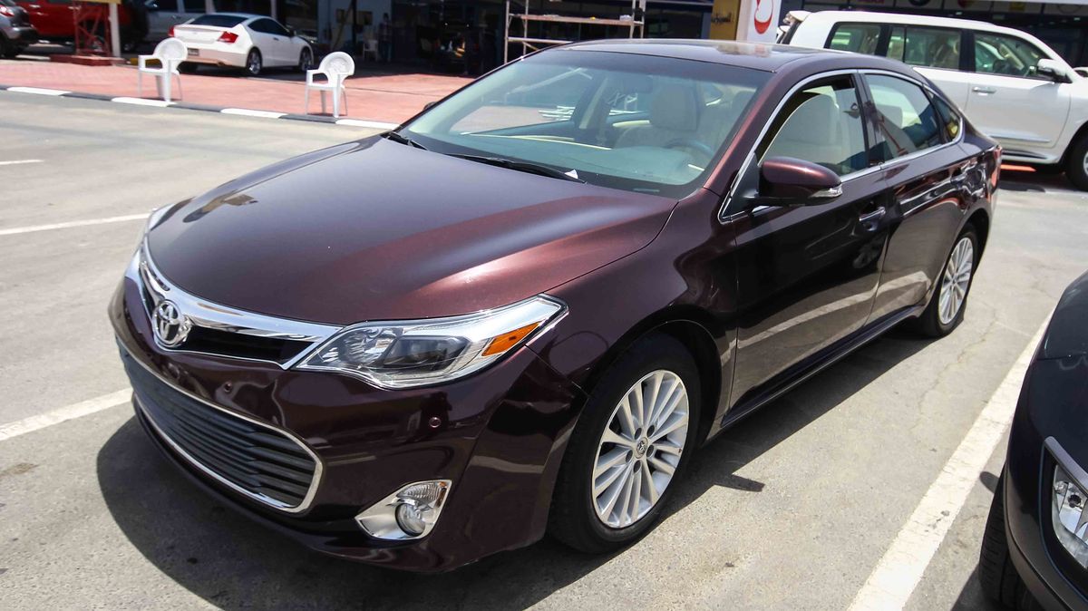 Toyota Avalon for sale AED 73,500. Burgundy, 2013