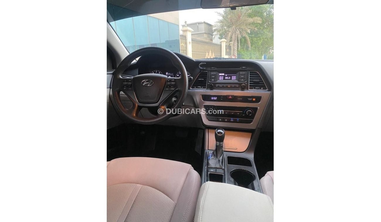Hyundai Sonata SE Hyundai sonata 2016 Mileage 142.000 miles  Price 30.000 dirhams  4Cylinder,  Very clean inside an