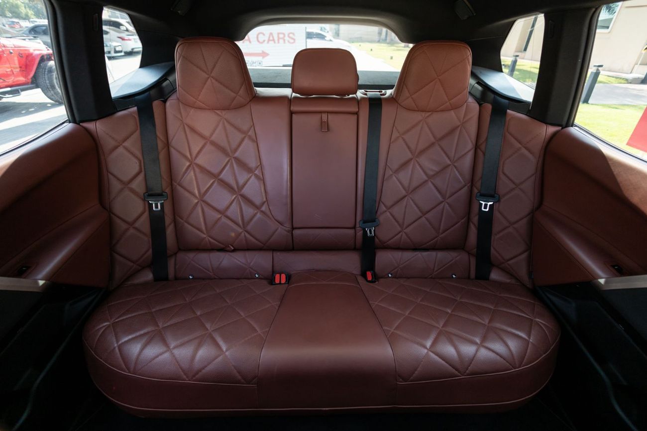 بي أم دبليو iX xDrive40