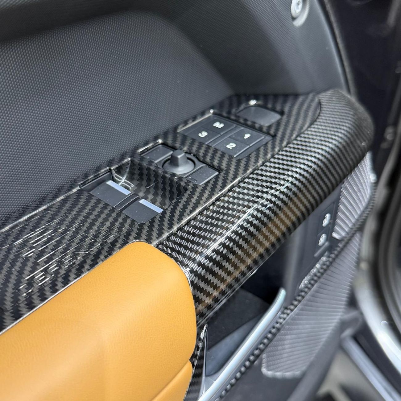 لاند روفر ديفندر 90 X P525 V8 | 5.0L Supercharged | European Specs | 3 Years Warranty & Service | Carpathian Grey