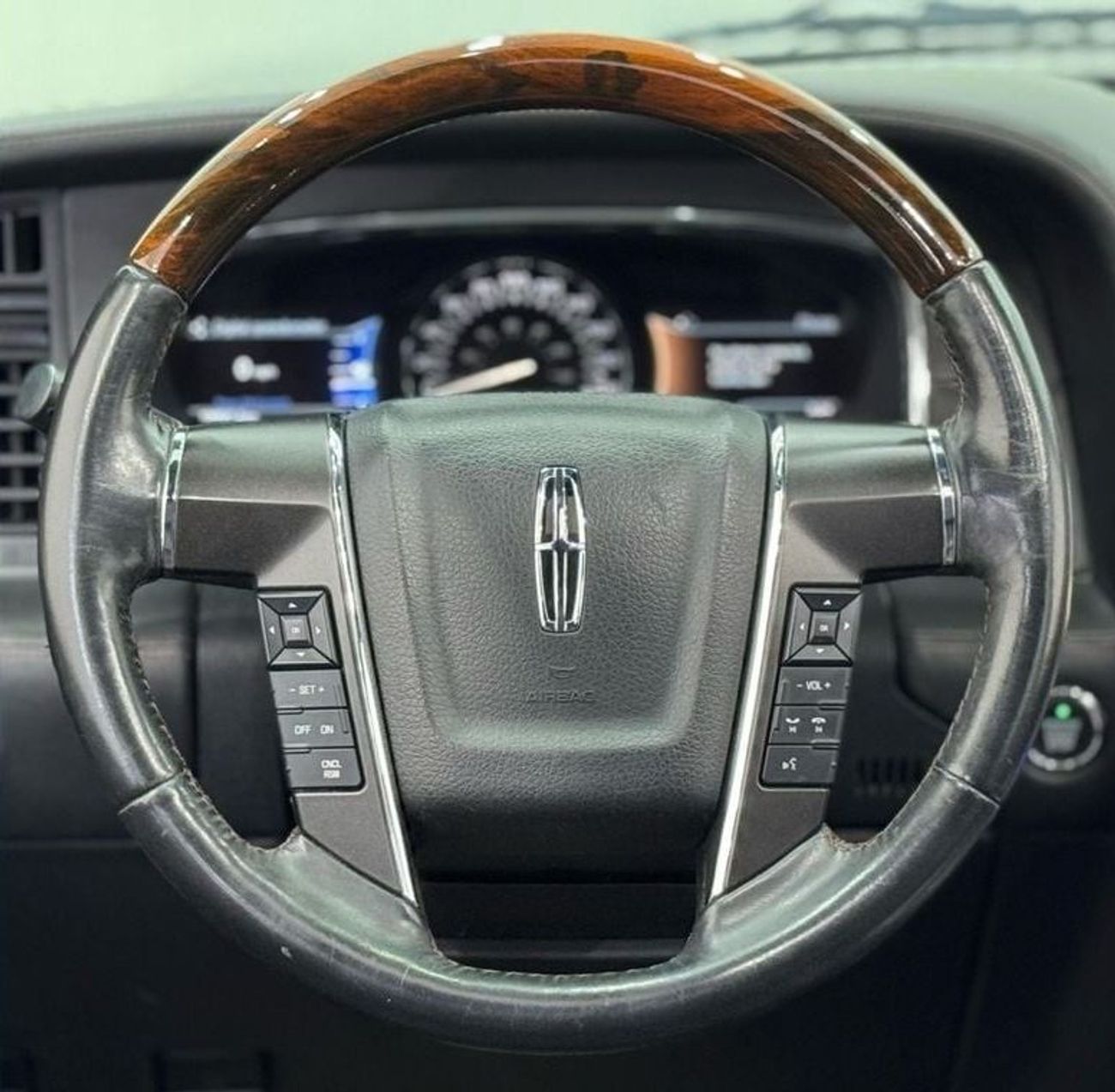 Lincoln Navigator Std 3.5L 2017 Lincoln Navigator, Agency Warranty Till 02/26, Full Agency Service History, GCC