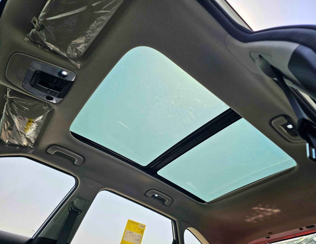 Kia Seltos CVT LUXURY/ DUAL TONE WITH BLACK ROOF / PANORAMIC ROOF/ 1.5L V4 PETROL CHINES SPECS (CODE#KSLL)