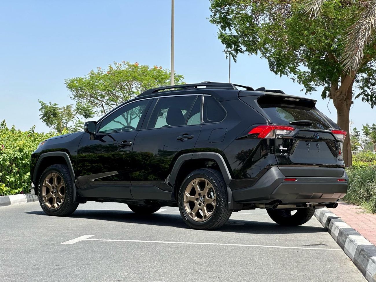 تويوتا راف ٤ Hybrid Woodland Edition (TRD)