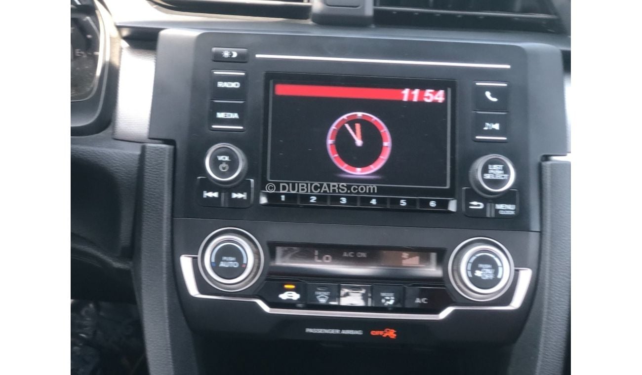 هوندا سيفيك موديل 2016 حاله ممتازه من الداخل والخارج فل مواصفات كراسي جلد ومثبت سرعه وتحكم كهربي كامل ونظام صوت 